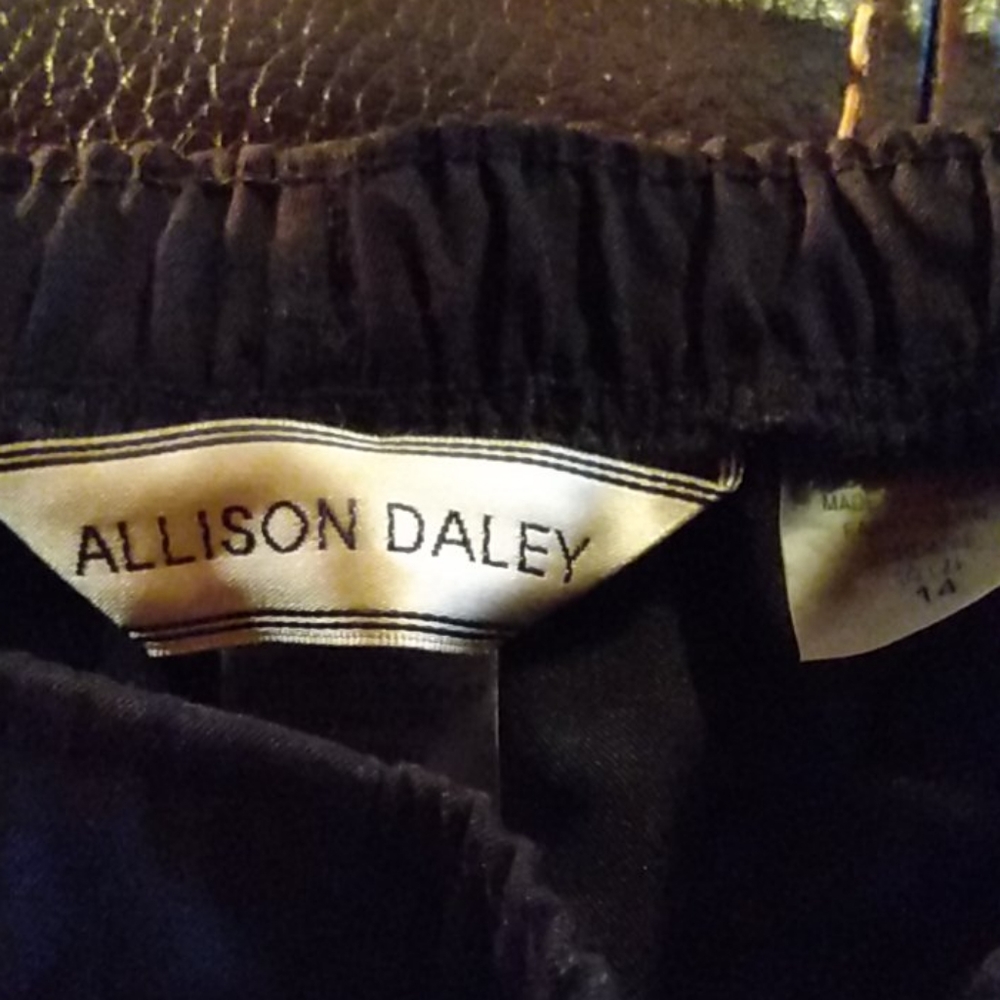 Short pants - Picture 3 of 3